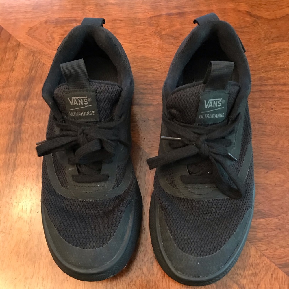Vans ultra range black size 8